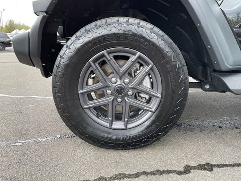 Used 2024 Jeep Wrangler Unlimited Sport AWD/4WD image 34