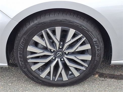 Used 2024 Nissan Altima 2.5 SV image 29