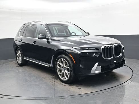 Used 2025 BMW X7 xDrive40i image 2