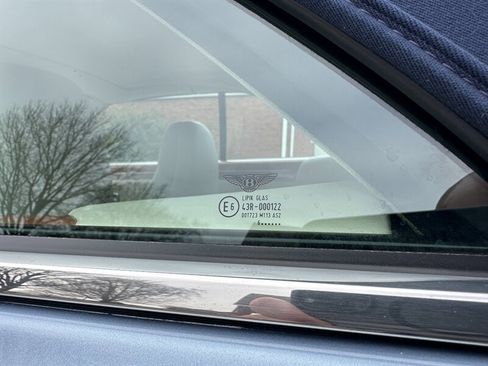 Used 2007 Bentley Azure image 16