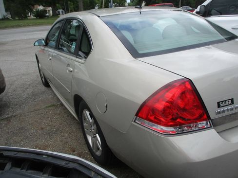 Used 2011 Chevrolet Impala LT FWD image 8