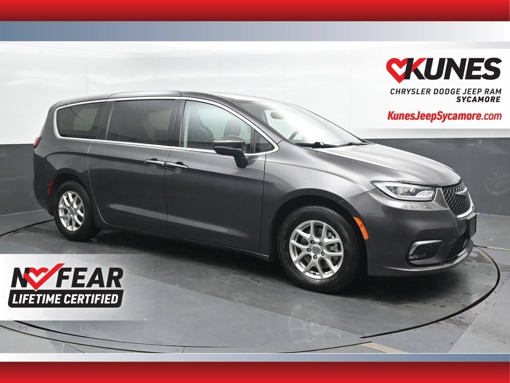 Used 2023 Chrysler Pacifica Touring-L FWD image 1