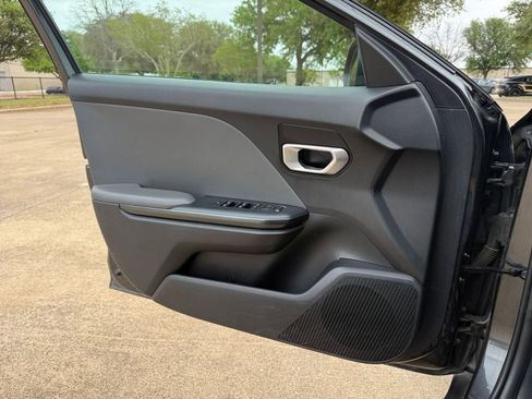 Used 2025 Kia K4 LXS image 18