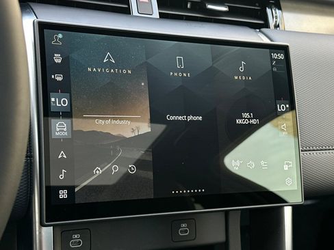 Certified 2025 Land Rover Discovery Sport Dynamic SE image 21