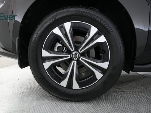 Used 2024 Toyota bZ4X XLE w/ Weather Package image 18