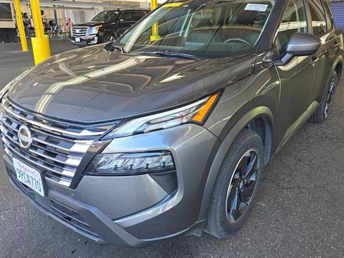 Used 2025 Nissan Rogue SV AWD/4WD image 2