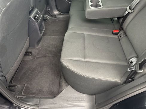 Used 2024 Nissan Rogue S image 34