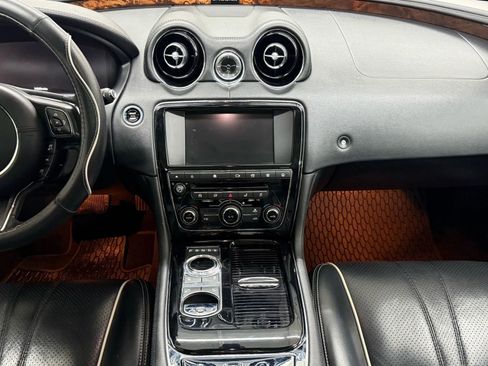 Used 2017 Jaguar XJ R-Sport image 11