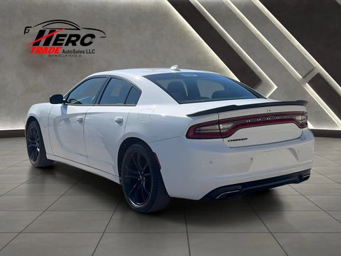 Used 2017 Dodge Charger SXT w/ Blacktop Package RWD image 5