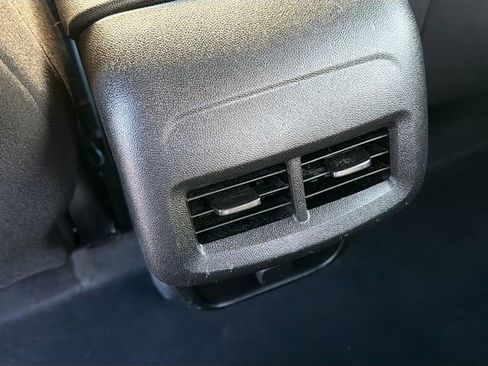 Used 2018 Chevrolet Equinox LT image 24