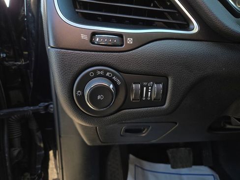 Used 2020 Jeep Cherokee Trailhawk w/ Cold Weather Group AWD/4WD image 15