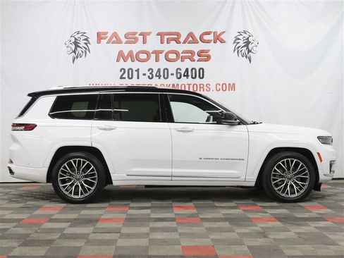 Used 2023 Jeep Grand Cherokee L Summit AWD/4WD image 4