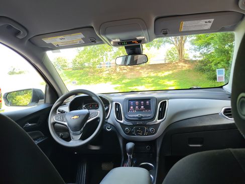 Used 2023 Chevrolet Equinox LS w/ LS Convenience Package FWD image 17