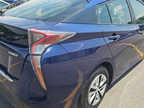 Used 2017 Toyota Prius Three FWD image 3