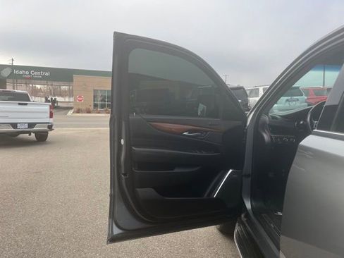 Used 2019 Cadillac Escalade ESV Luxury image 25