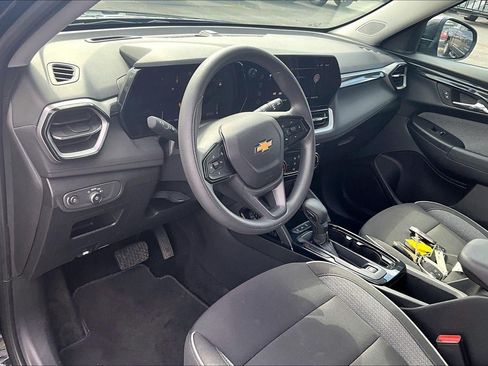 Used 2025 Chevrolet TrailBlazer LT AWD/4WD image 15