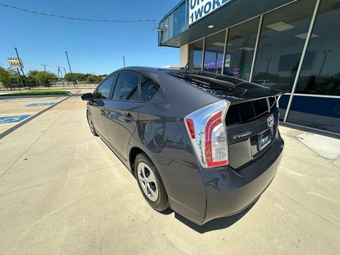 Used 2015 Toyota Prius Three FWD image 3