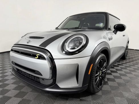 Used 2024 MINI Cooper SE FWD image 3