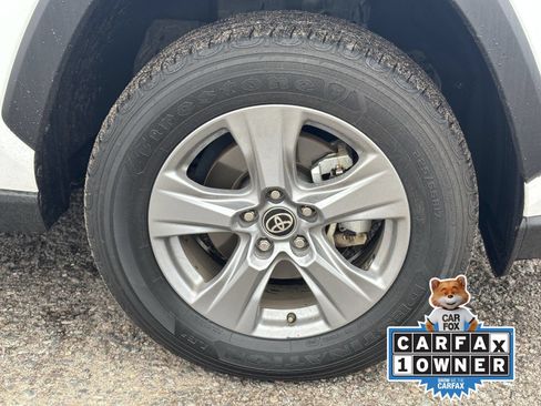 Used 2025 Toyota RAV4 XLE AWD/4WD image 10