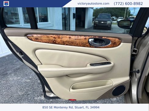 Used 2005 Jaguar XJ8 L image 16