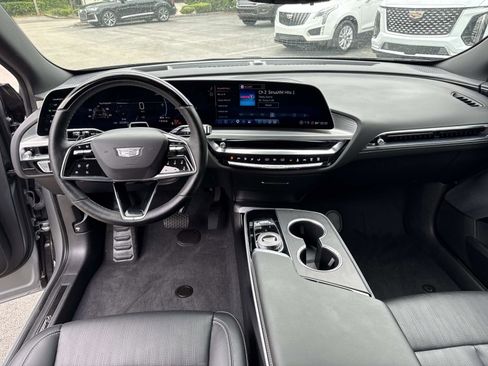 Used 2025 Cadillac Lyriq Luxury w/ LPO, Floor Liner Package AWD/4WD image 18