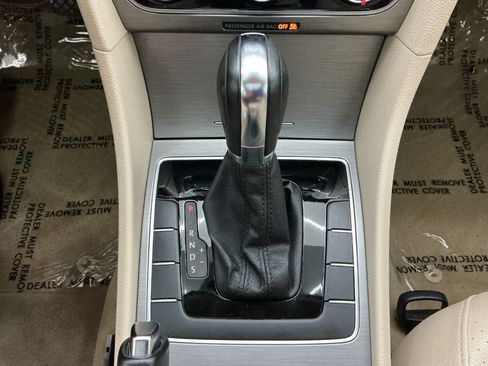 Used 2014 Volkswagen Passat 1.8T SE FWD image 35