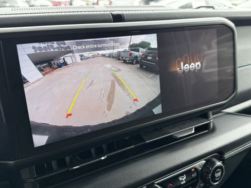 Used 2024 Jeep Wrangler Unlimited Rubicon 4xe AWD/4WD image 19