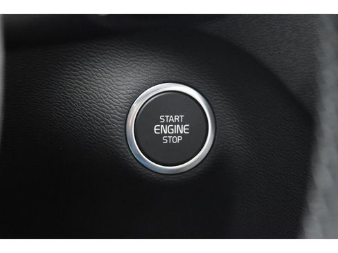 Certified 2025 Volvo XC40 B5 Core w/ Protection Package Premier image 34