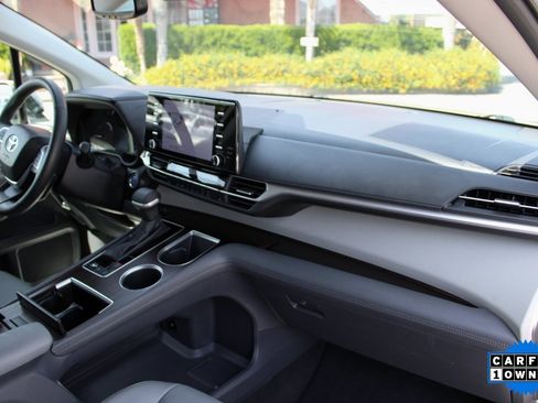 Used 2023 Toyota Sienna XLE image 34