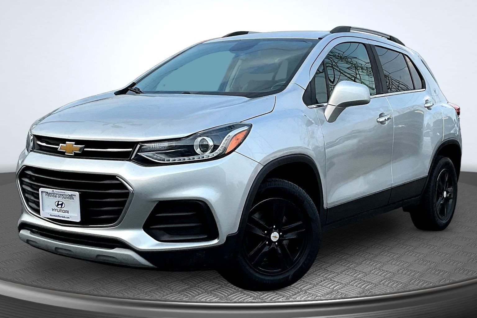 Used 2018 Chevrolet Trax LT w/ LT Convenience Package FWD image 1