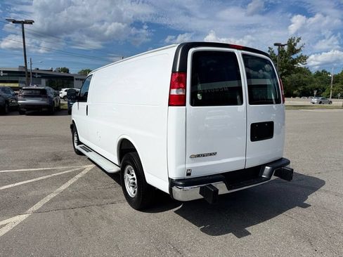Used 2025 Chevrolet Express 2500 w/ Driver Convenience Package RWD image 4