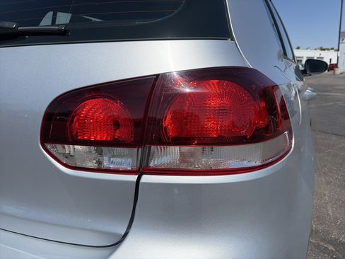 Used 2013 Volkswagen Golf 4-Door FWD image 29