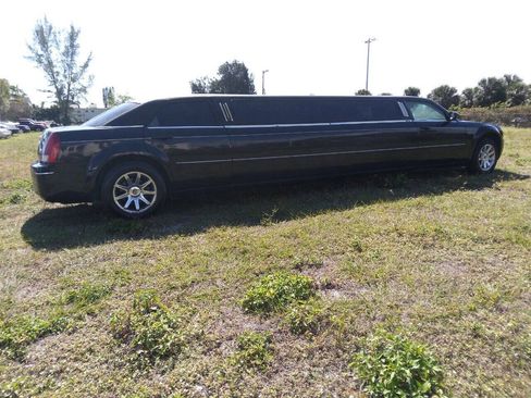 Used 2006 Chrysler 300 Touring RWD image 3