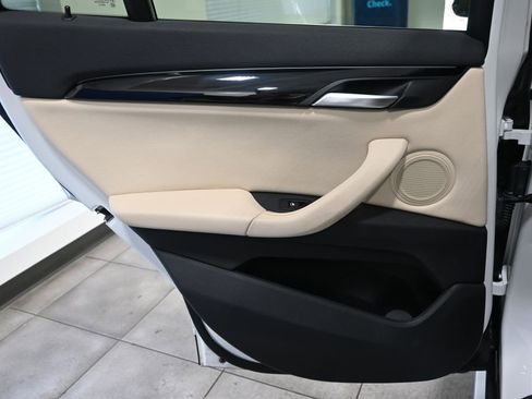 Used 2017 BMW X1 xDrive28i image 12