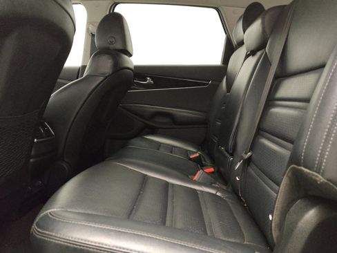 Used 2019 Kia Sorento EX FWD image 18
