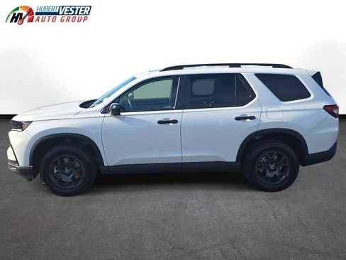 New 2025 Honda Pilot TrailSport image 1