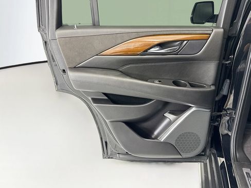 Used 2020 Cadillac Escalade Luxury w/ LPO, Radiant Package AWD/4WD image 25