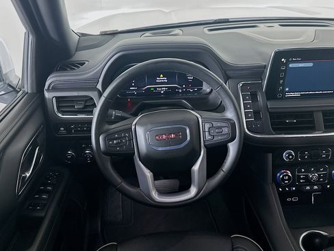 Used 2024 GMC Yukon SLT image 18