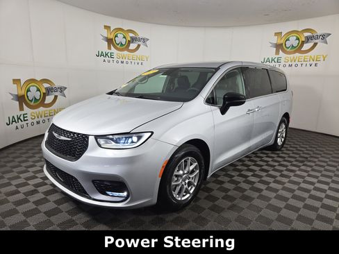 Certified 2024 Chrysler Pacifica Touring-L FWD image 4