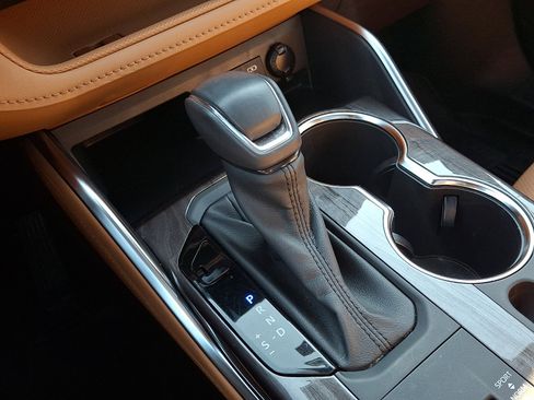 Used 2022 Toyota Highlander Platinum image 16