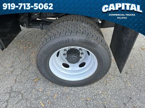 New 2025 Ford F550 4x4 Crew Cab image 13