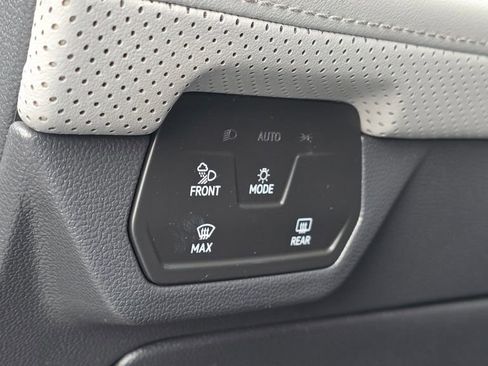 Used 2025 Volkswagen Atlas Peak Edition SE AWD/4WD image 61