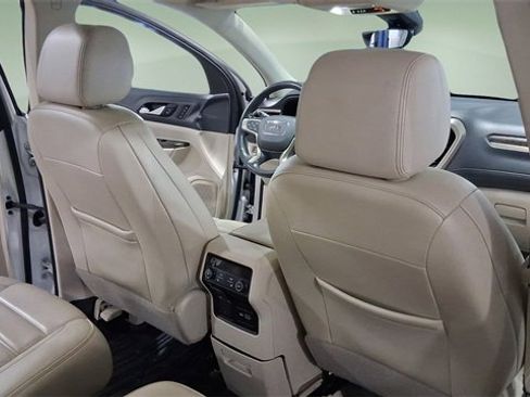 Used 2022 GMC Acadia Denali w/ Denali Technology Package image 16