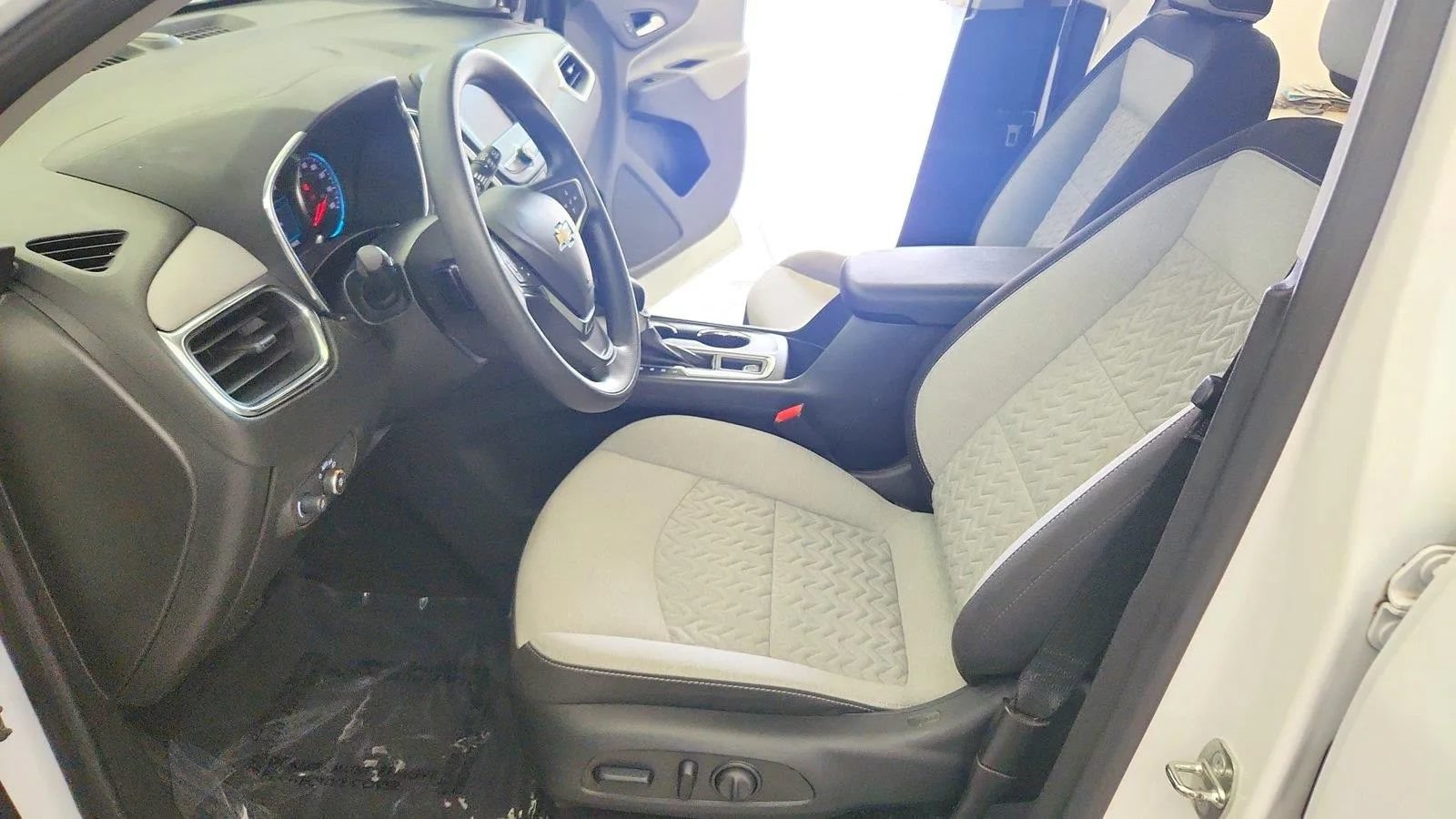 Used 2023 Chevrolet Equinox LS w/ LS Convenience Package FWD image 15
