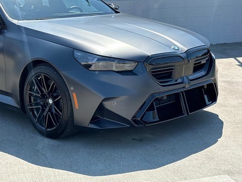 Used 2025 BMW M5 w/ Carbon Package image 3