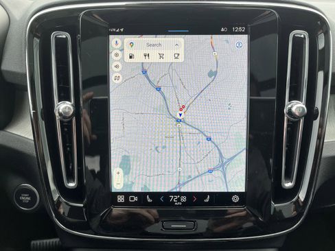 New 2025 Volvo XC40 B5 Core w/ Protection Package Premier image 15