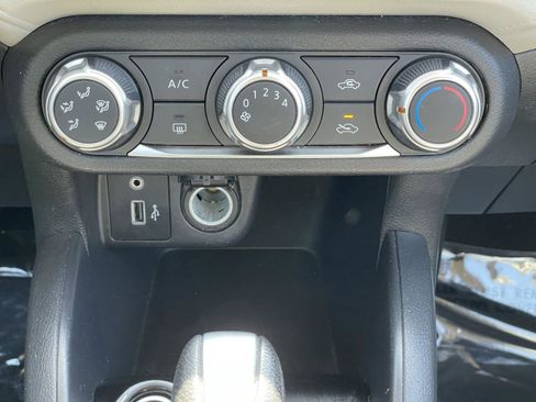Used 2021 Nissan Versa SV FWD image 22