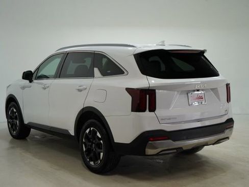 Used 2024 Kia Sorento S image 7