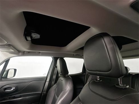 Used 2017 Jeep Renegade Limited image 20