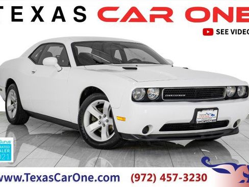 Used 2013 Dodge Challenger SXT image 1